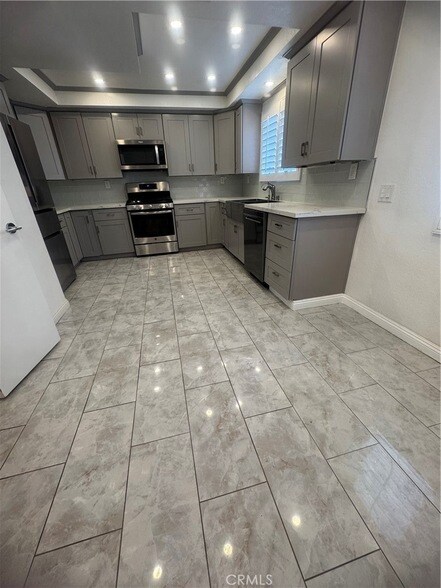 Building Photo - 10201 Mason Ave