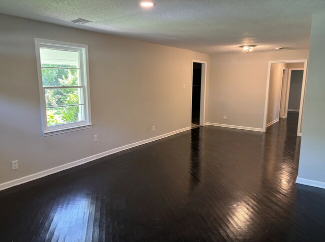 Building Photo - Freshly Renovated 3-Bedroom Home in Memphis | Available Now