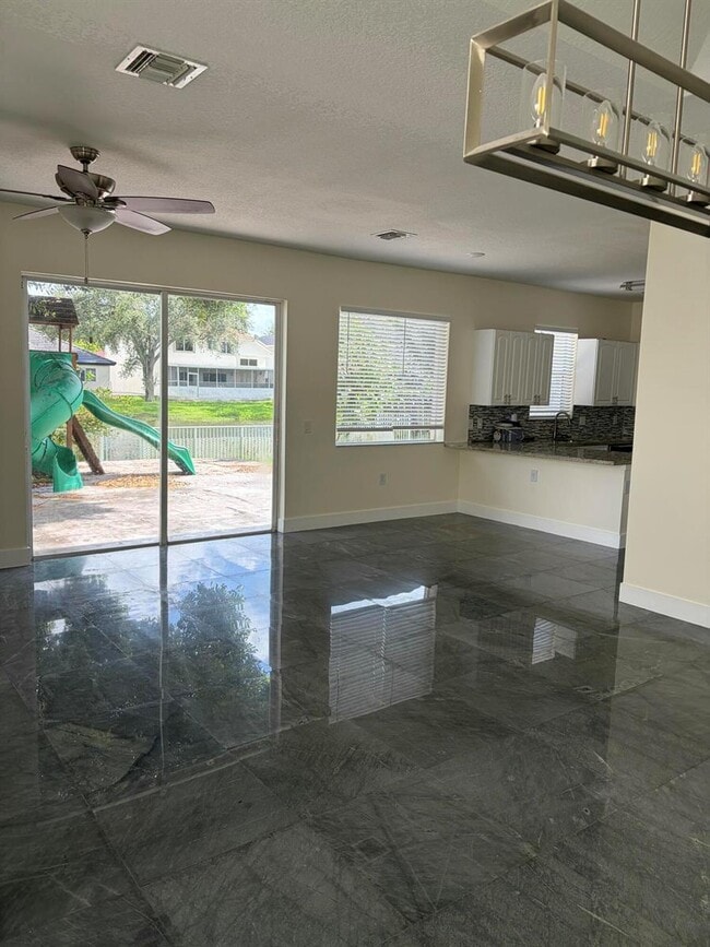 Building Photo - 9860 NW 20th Ct