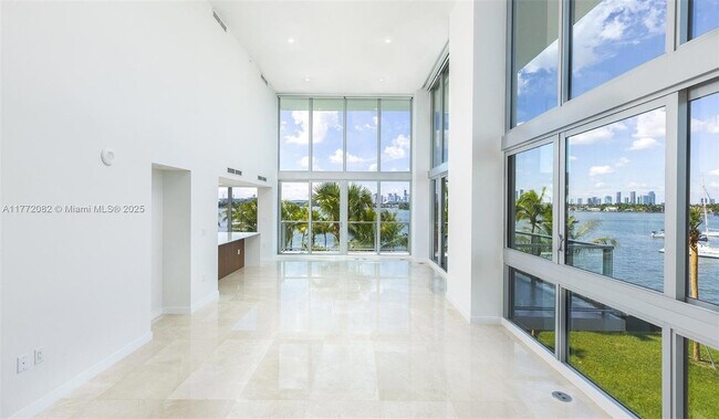 Building Photo - 1500 Bay Rd