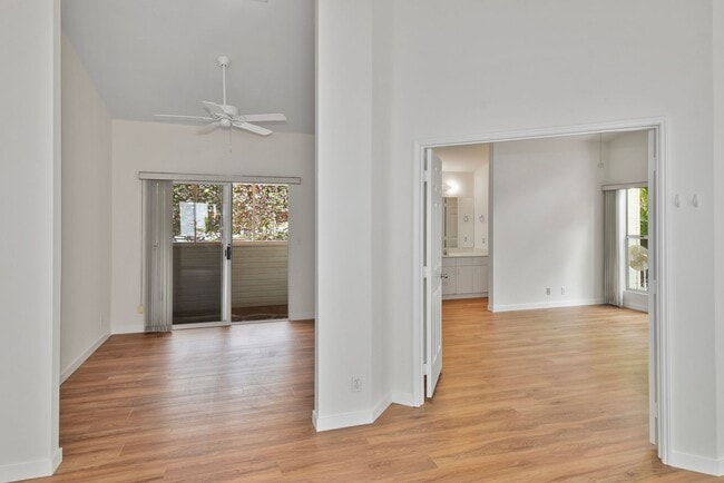 Building Photo - ***Pines II 2 Bedroom 2 Bath Fully Furnish...