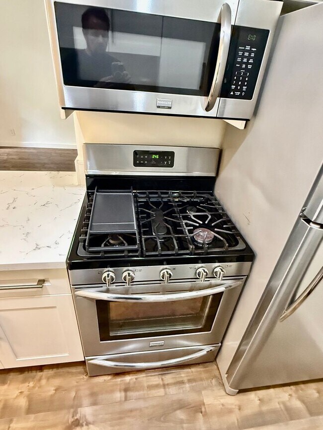 Building Photo - 11511 Rochester Ave