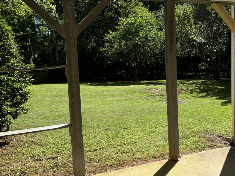 Serene backyard - 293 Etheridge Rd