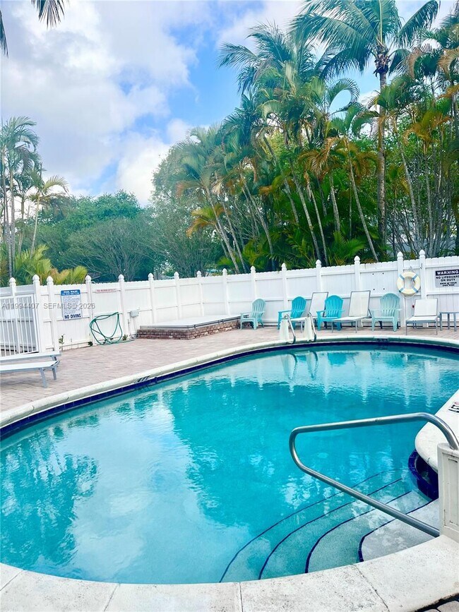 Building Photo - 1878 NE 46th St