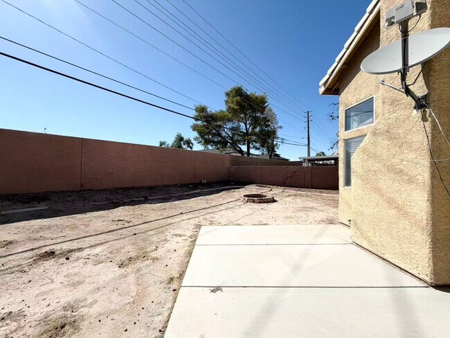 Building Photo - 901 Golden Hawk Way