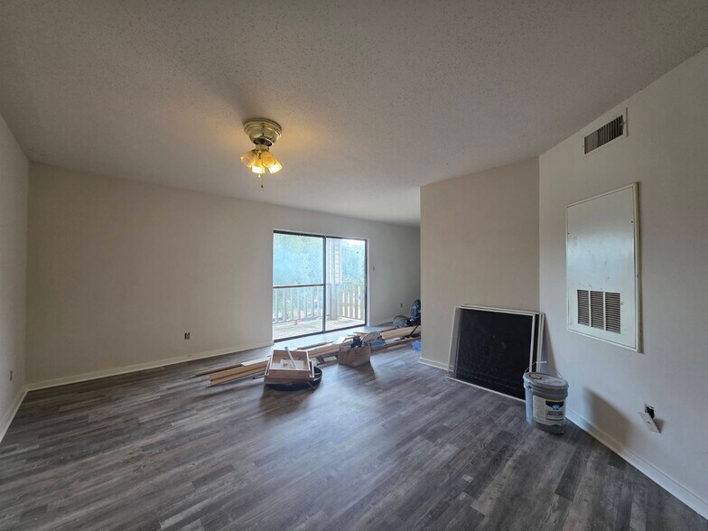 Building Photo - 1020 Autumn Cir