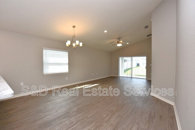 Building Photo - 372 Cascara Ln