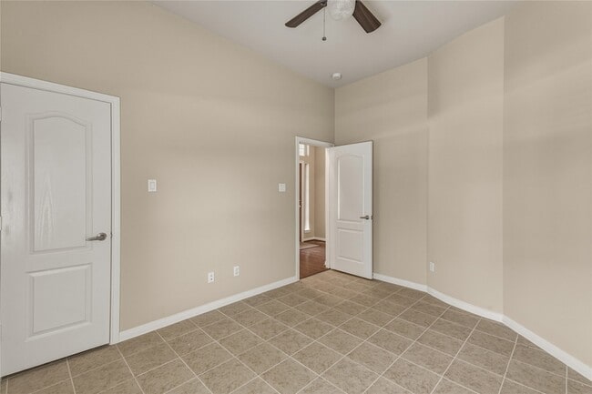 Building Photo - 10906 Angel Lake Dr