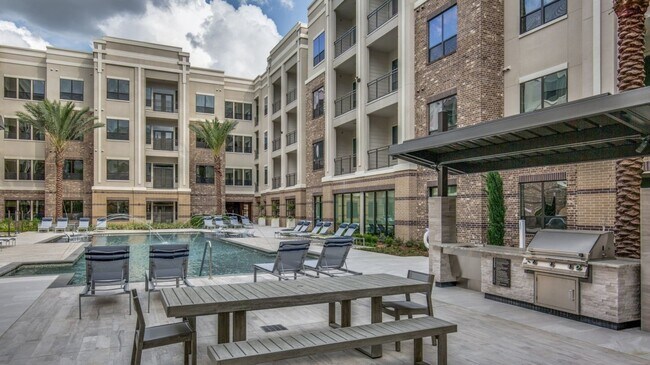 Building Photo - 4139 Bellaire Blvd