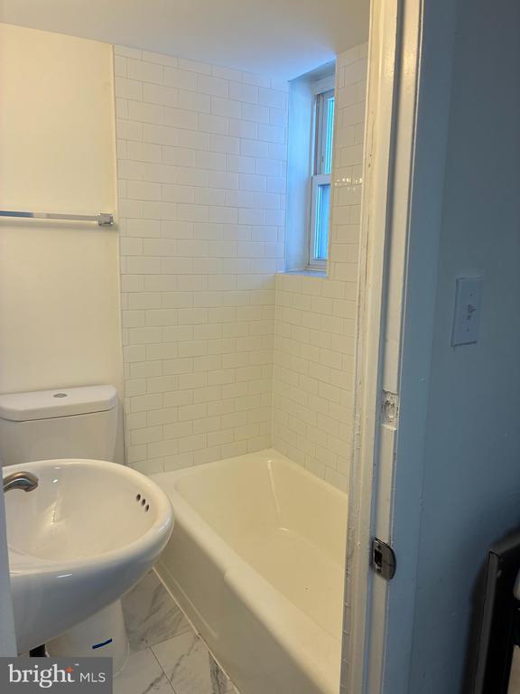 Building Photo - 1800 Garrett Rd