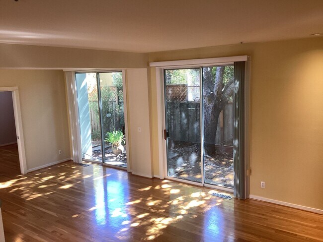 Building Photo - 204 Roosevelt Terrace
