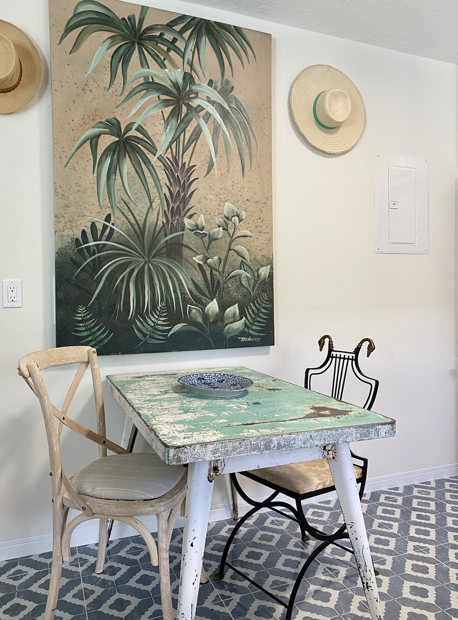 Eat-in area - 607 N L St