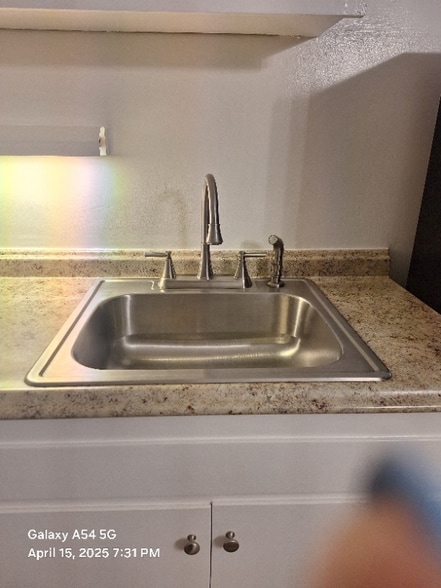 Building Photo - 609 De La Vina St