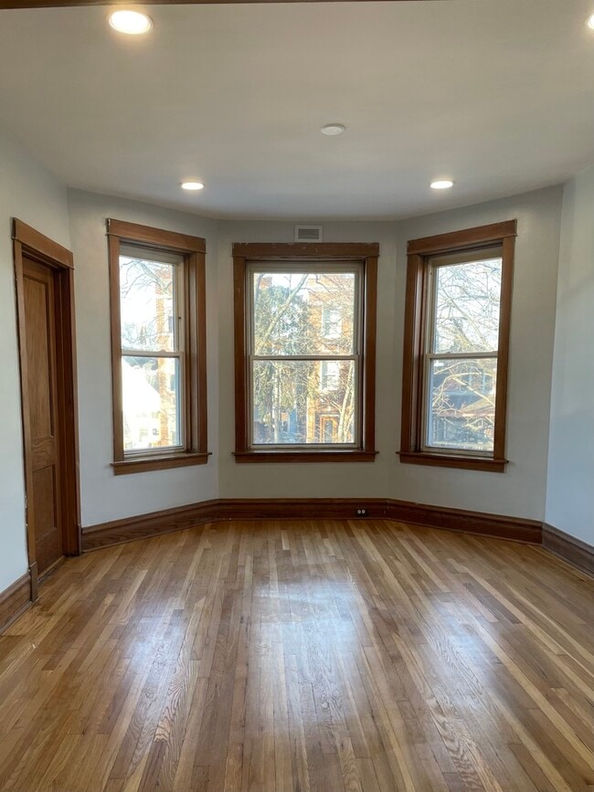 Building Photo - 4147 N Monticello Ave