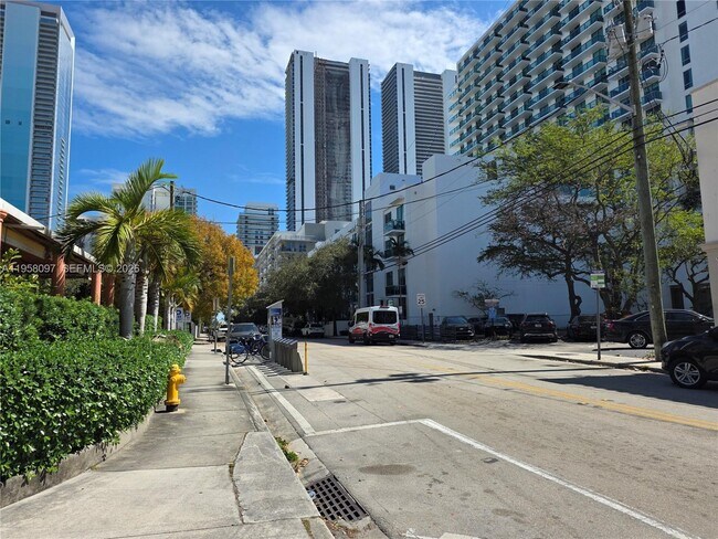 Building Photo - 471 NE 25th St