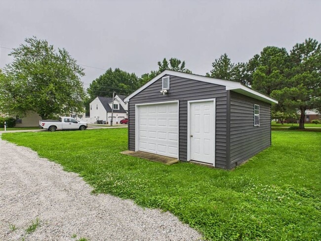 Building Photo - Beautiful 3 Bedroom 2 Bathroom 1 car Garag...