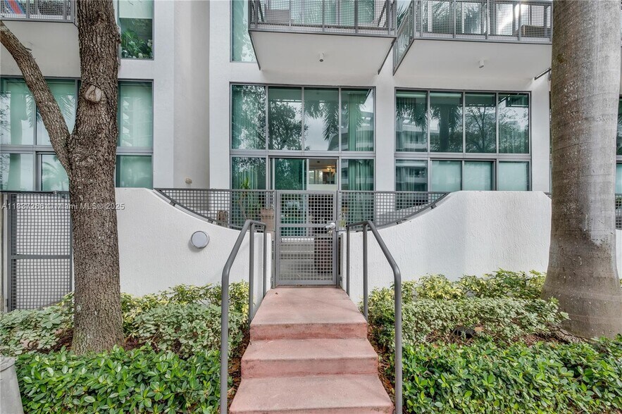 Building Photo - 1000 Matanzas Ave