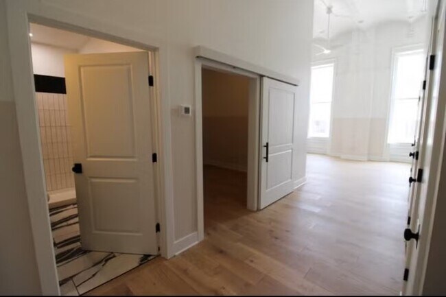 Building Photo - 30 W Broad St