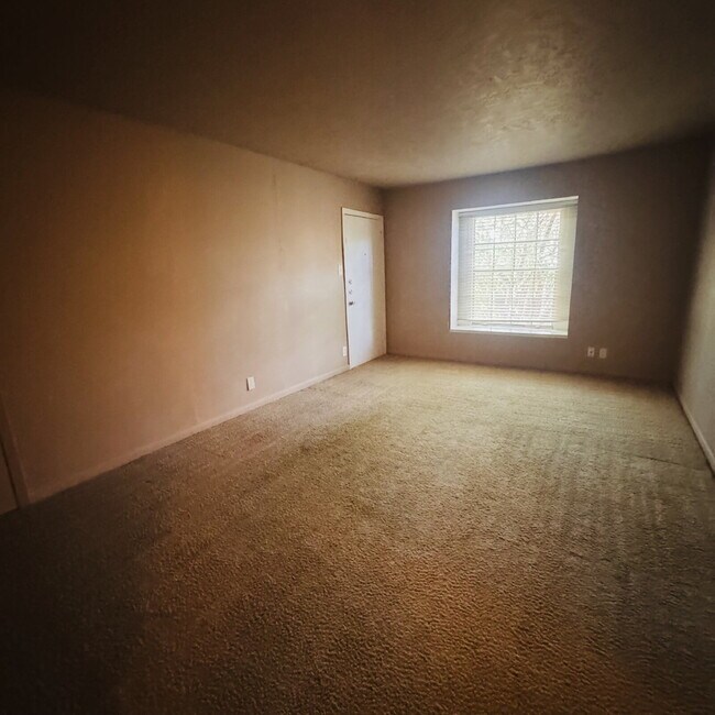 Building Photo - Welcome to your new 2 Bedroom Townhome located at Maison Helena Townhomes.