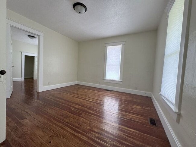 Building Photo - 2 Bedroom Home in the Country