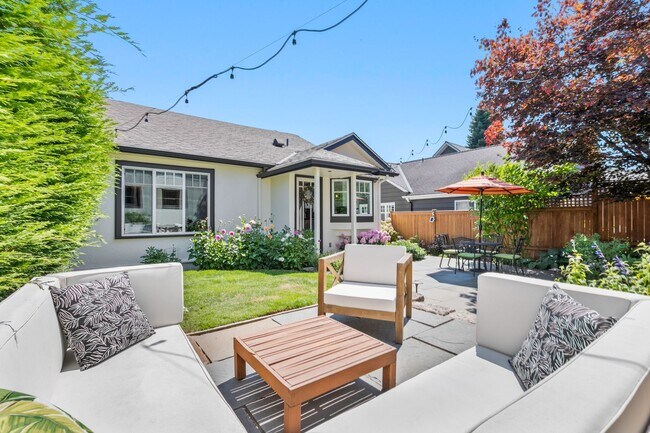 Building Photo - 3bd/1.75ba Seattle Home