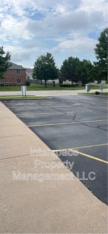 Building Photo - 1345 Rock Run Dr