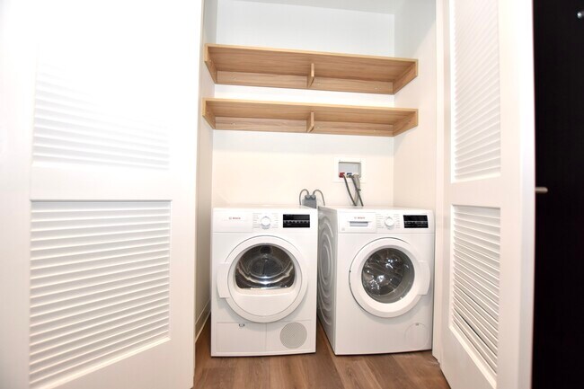 Building Photo - 1000 S Michigan Ave