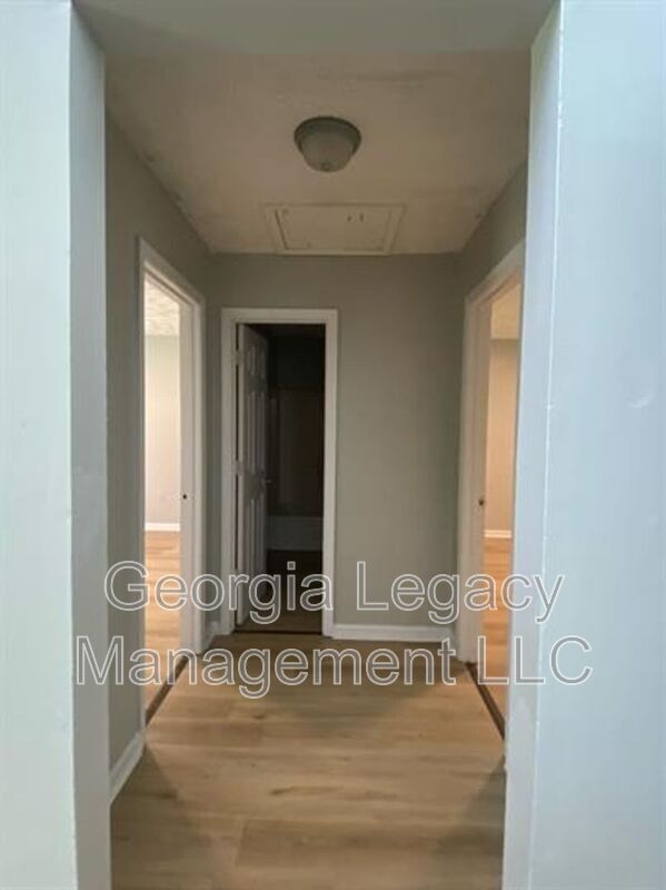Building Photo - 102 Sayemore Dr