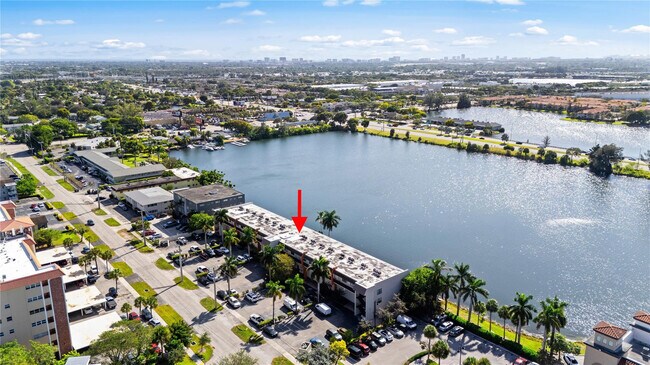 Building Photo - 1100 Crystal Lake Dr