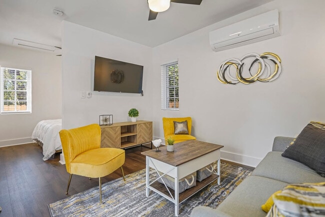 Building Photo - 975 Shadowridge Dr SE