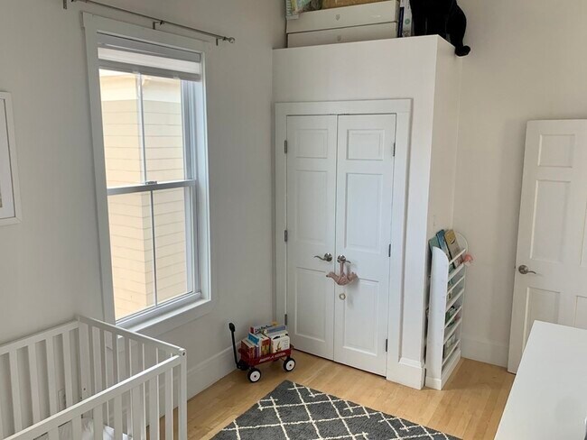 Building Photo - 371 Cardinal Medeiros Ave