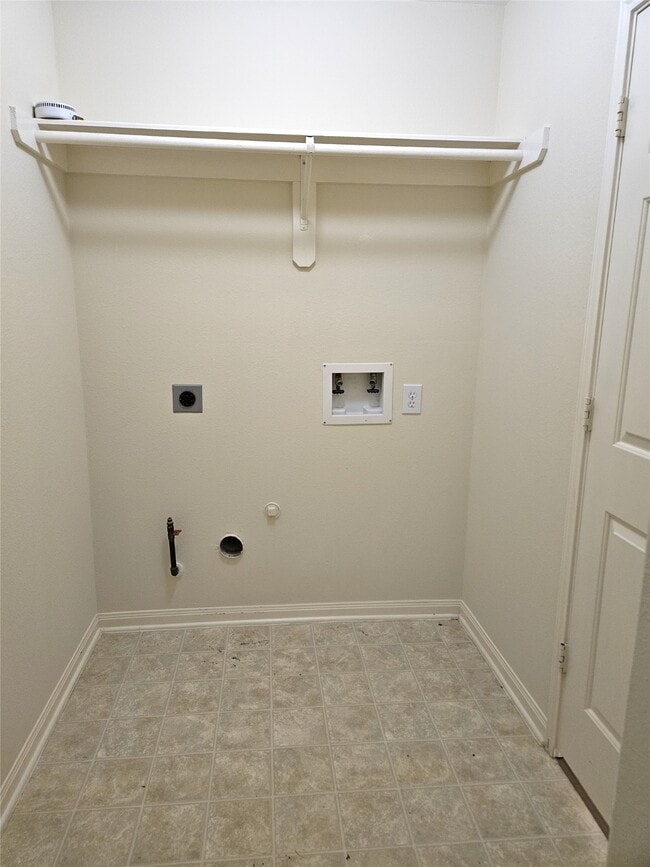 Building Photo - 2121 Crimson Lake Ln