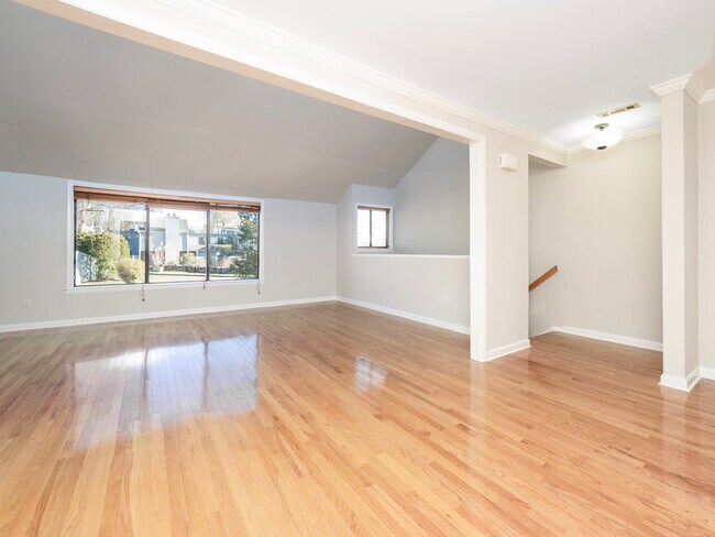 Building Photo - 2 Cypress Ln