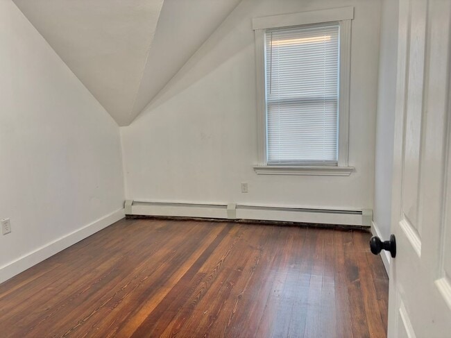 Building Photo - 122 Hudson St