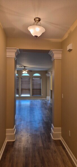 Building Photo - 1705 Barlow