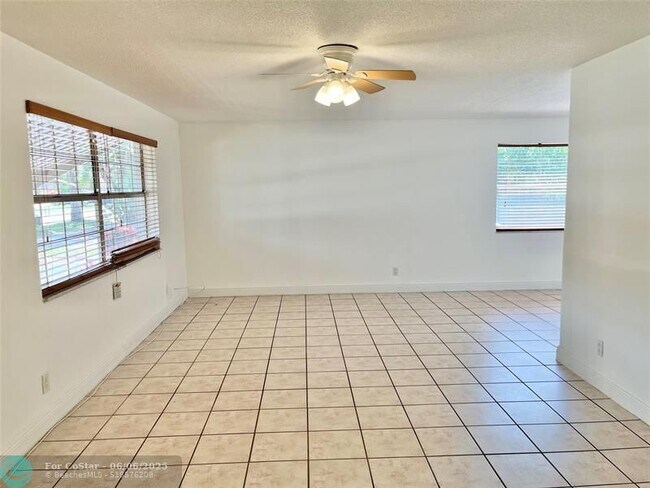 Building Photo - 2167 NE 56th Ct