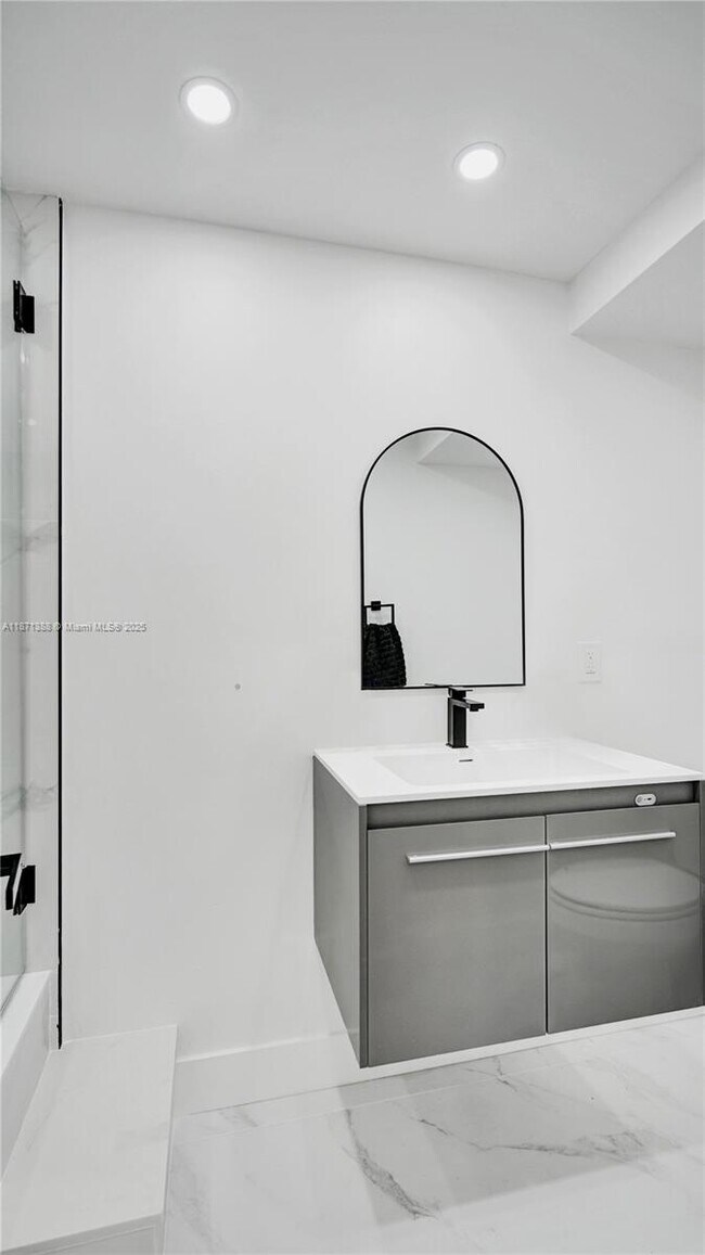 Building Photo - 1985 S Ocean Dr