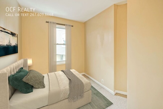 Building Photo - 2500 E Oakdale St