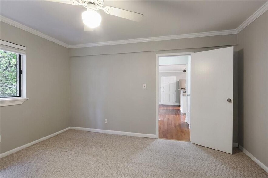Building Photo - 880 Glendale Terrace NE