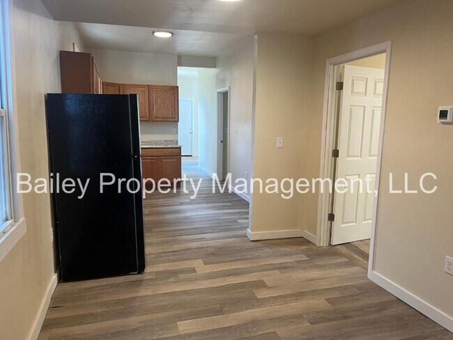 Building Photo - 4021 Sunset Ave