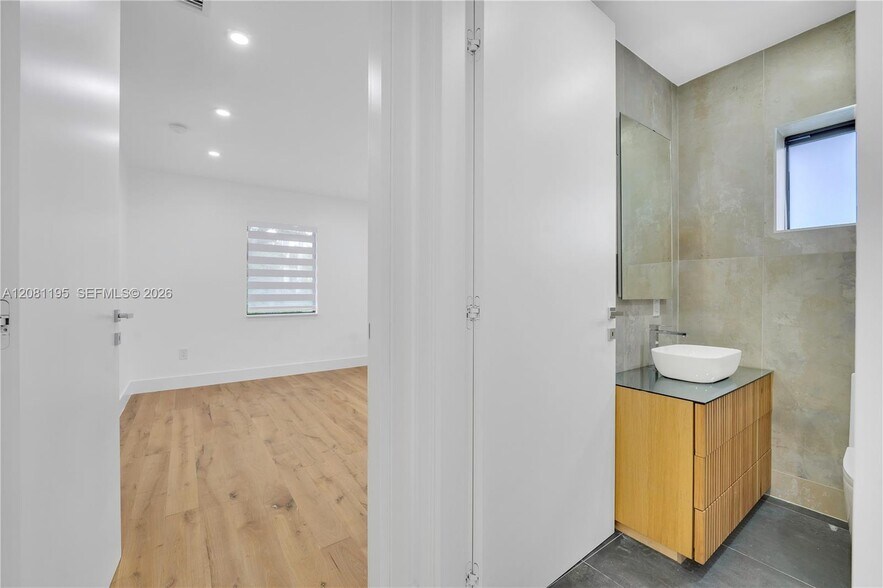 Building Photo - 728 Majorca Ave