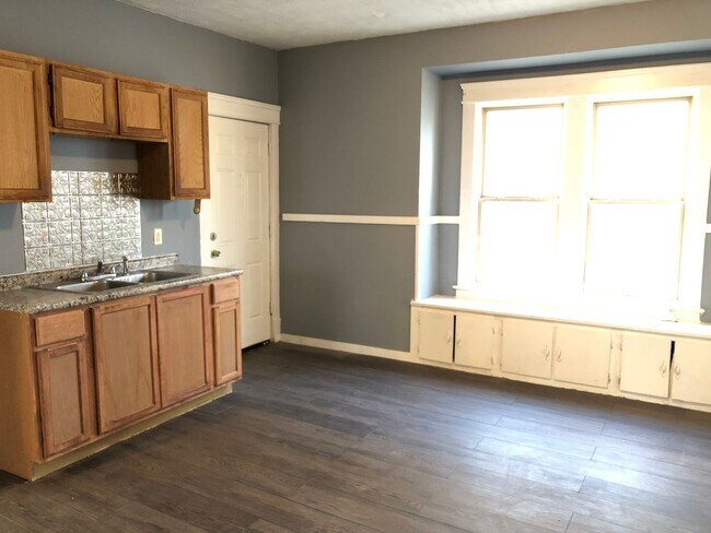 Building Photo - 5604 Linton Ave