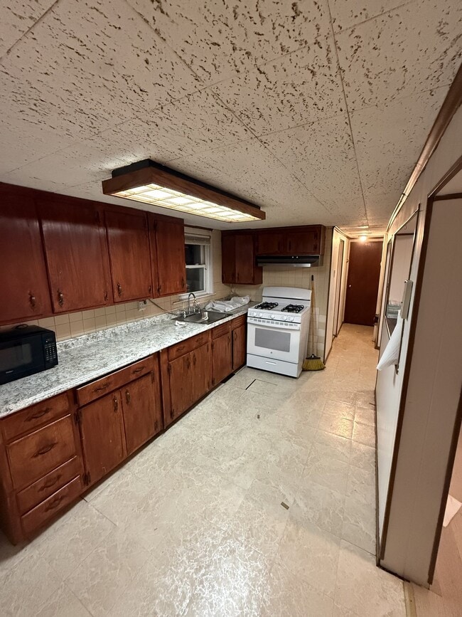 Building Photo - 1590 Mace Ave