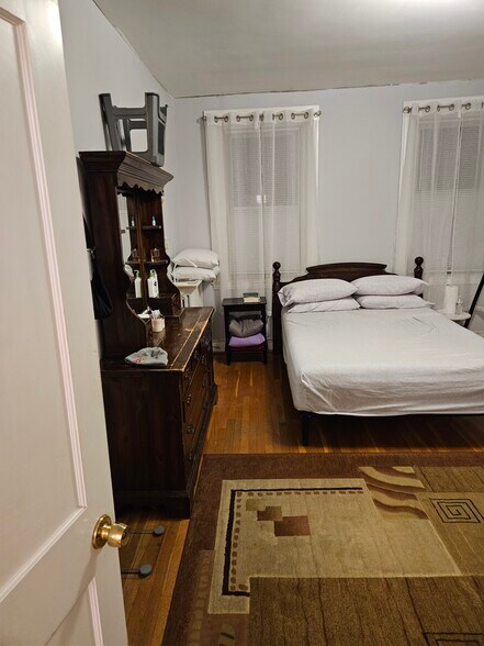 Building Photo - 4354 Washington St