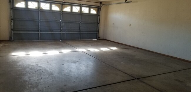 Building Photo - 3181 Sombrero Dr