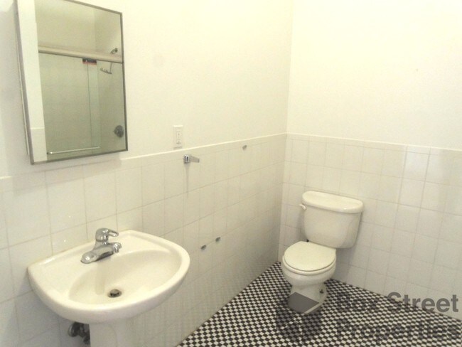 Building Photo - 449 Troutman St