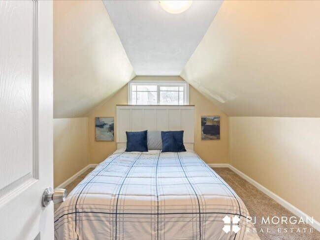 Building Photo - South Omaha Charm -Half off the 1st months rent!