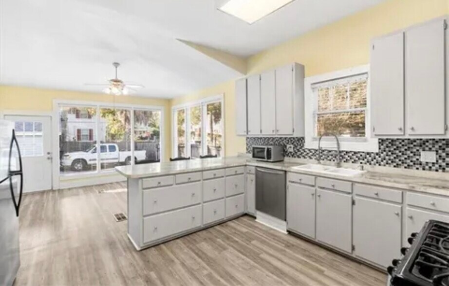 Building Photo - 250 S Ann St