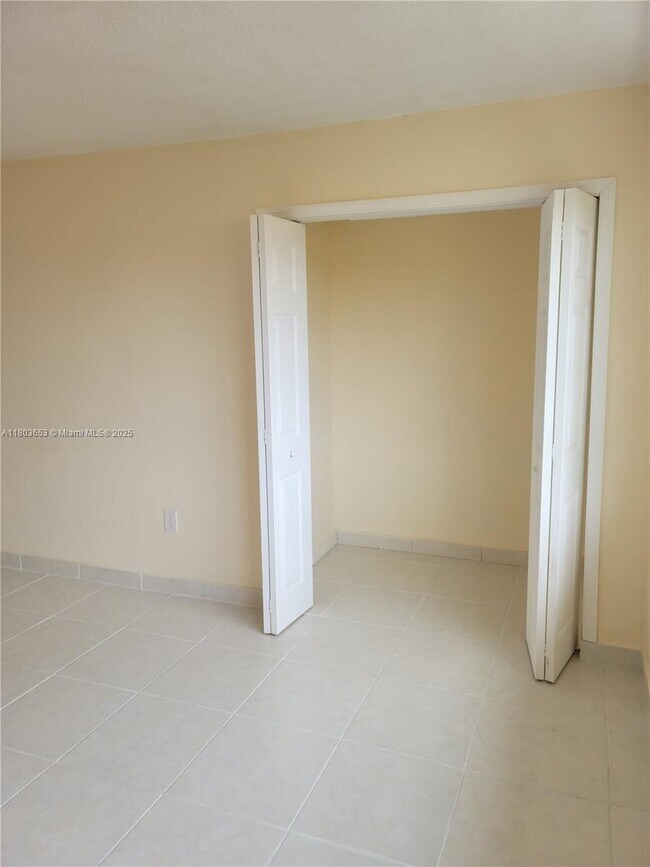Building Photo - 495 NW 72nd Ave