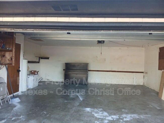 Building Photo - 4033 Sandy Hollow Creek Dr